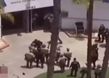 Foto: Penembakan di Masjid Islamic Center San Diego California Tewaskan Tiga Orang 9