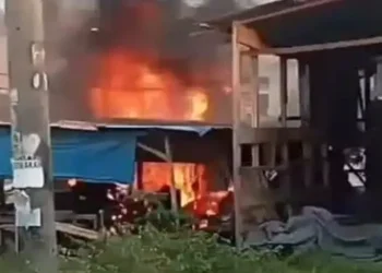Foto: Penyebab Kebakaran Bengkel dan Panglong Penjual Bensin Eceran di Tembung Deli Serdang 9