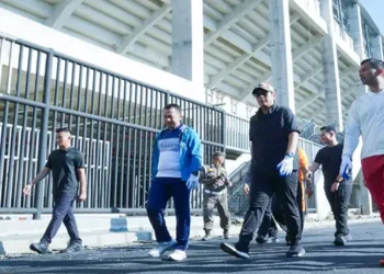 Foto: Rico Waas Pimpin Gotong Royong Stadion Teladan untuk Piala AFF U-19 7