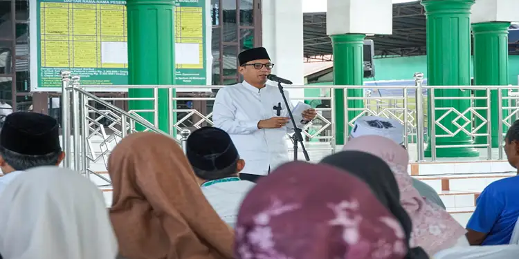 Foto: Pelaksanaan penyembelihan hewan kurban disaksikan langsung oleh Wali Kota Medan, Rico Tri Putra Bayu Waas, di Masjid Al-Muttaqin, Jalan Hanura, Kelurahan Tanjung Rejo, Kecamatan Medan Sunggal, Rabu (27/5/2026).(Dok:Diskominfo Medan)