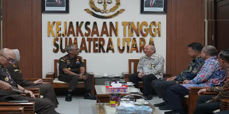 Foto: Kakanwil DJP Sumut I bersama para Pimpinan Unit Eselon II Perwakilan Kemenkeu Sumut melakukan audiensi dengan Kajati Sumut yang baru menjabat, Muhibuddin, S.H., M.H, pada Kamis 07 Mei 2026.(Dok:DJP Sumut I)