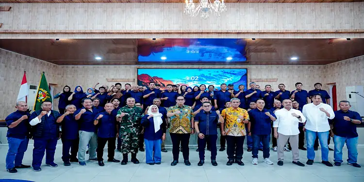 Foto: Wali Kota Medan Rico Waas diabadikan bersama pengurus PWPM periode 2026-2029 di gedung TP PKK Kota Medan, Kamis (7/5/2026).(Ist)