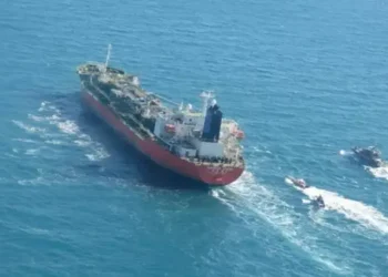 Foto: Pesawat Tempur Amerika Serikat Tembak Kapal Tanker Iran M/T Hasna di Teluk Oman 10