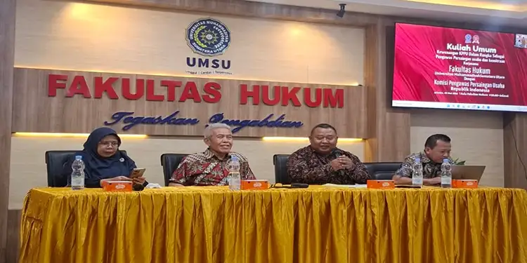 Foto: Sesi kuliah umum oleh Moh. Nur Rofieq di hadapan para mahasiswa Fakultas Hukum UMSU.(Dok:Kanwil I KPPU)