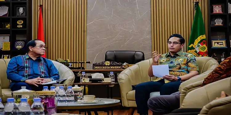 Foto: Wali Kota Medan Rico Tri Putra Bayu Waas menerima audiensi Yayasan Abdi Sabda di Rumah Dinas Wali Kota Medan, Kamis (30/4/2026).(Dok:Diskominfo Medan)