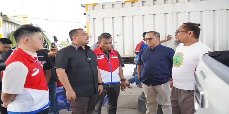 Foto: Pertamina Patra Niaga Regional Sumbagut bersama Anggota DPR RI, Muhammad Rohid, serta Anggota Komite BPH Migas melakukan peninjaua ke sejumlah SPBU di wilayah Riau, Selasa 05 Mei 2026.(Dok:Pertamina Sumbagut)