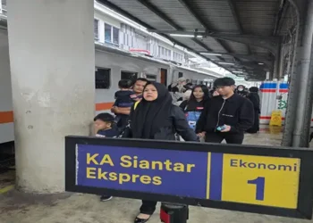 Foto: Libur Panjang Kenaikan Yesus Kristus Penumpang KA Siantar Ekspres Membludak Capai 127 Persen 6
