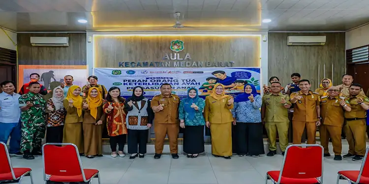 Foto: Kegiatan “Peran Orang Tua dan Keterlibatan Ayah dalam Pengasuhan Anak” di Aula Kantor Camat Medan Barat, Selasa (12/5/2026).(Dok:Diskominfo Medan)