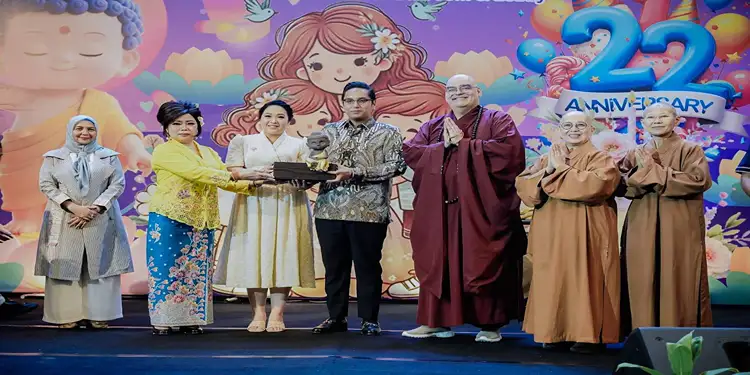 Foto: Wali Kota Medan Rico Tri Putra Bayu Waas saat menghadiri Perayaan Waisak 2570 BE yang digelar Yayasan Vihara Maitreya Medan, di Tiara Convention Center, Jalan Cut Mutia, Medan, Minggu (10/5/2026).(Dok:Duskominfo Medan)