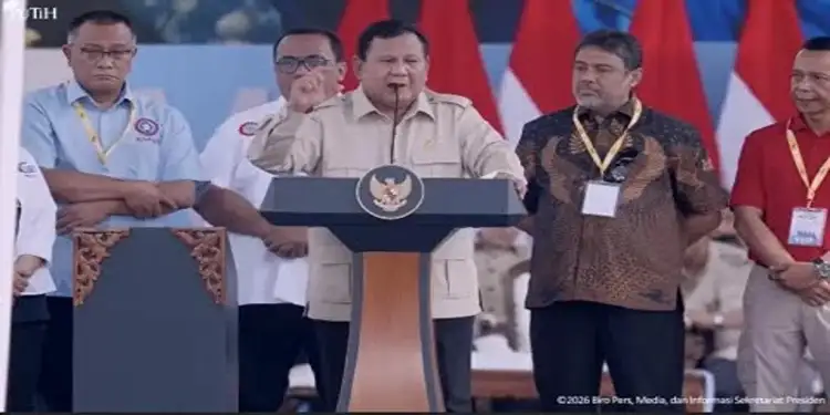 Foto: Presiden Prabowo menanggapi aspirasi para buruh. (Foto:SindoNews)