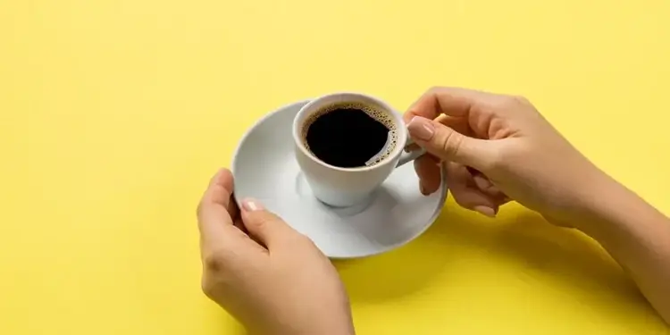 Foto: Ilustrasi minum kopi (Foto:Freepik)
