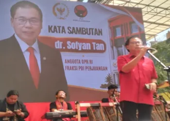 Foto: Bukan Politik Kebencian, dr. Sofyan Tan Pilih Jalur 'Politik Kemanusiaan' dan Garansi Beasiswa Anak Miskin 2