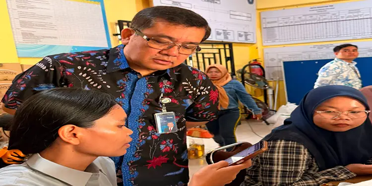 Foto: Dewan Pengawas Perum BULOG, Frans B.M. Dabukke, melaksanakan kunjungan kerja di wilayah Sumatera Utara.(Dok:Bulog Sumut)