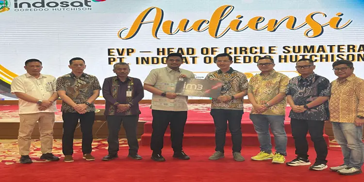 Foto: Gubernur Sumatra Utara (Sumut) Muhammad Bobby Afif Nasution merangkul seluruh provider telekomunikasi untuk berkolaborasi bersama Pemerintah Provinsi (Pemprov) Sumut.(Dok:Indosat)