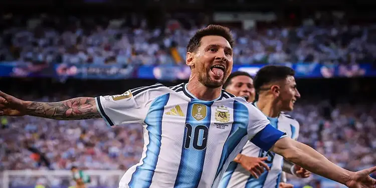 Foto: Argentina sukses mengamankan poin penuh dalam laga kontra Aljazair pada pertandingan pembuka Grup J Piala Dunia 2026. (https://x.com/AFASeleccionEN)