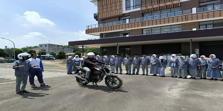 Foto: Sosialisasi serta edukasi dikemas dalam program Safety Riding Education For Senior High School, dilaksanakan di Indako Safety Riding Center sepanjang tanggal 17 dan 18 Juni 2026.(Ist)
