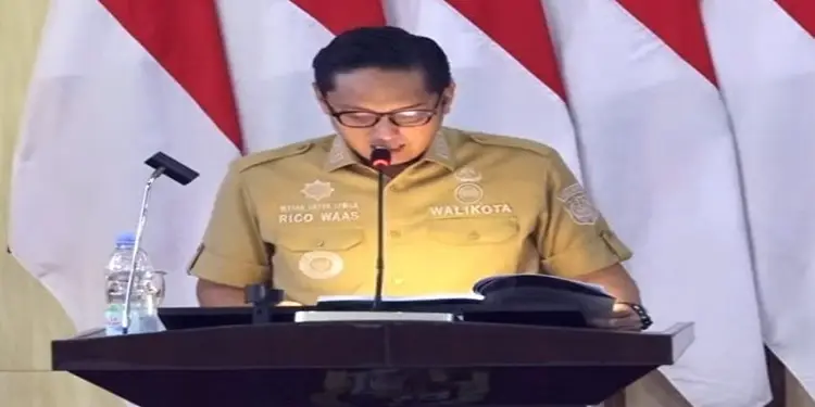 Foto: Wali Kota Medan Rico Waas saat menyampaikan nota jawaban atas pemandangan umum fraksi-fraksi DPRD Kota Medan atas Ranperda tentang Laporan Pertanggungjawaban Pelaksanaan APBD 2025 , Senin (22/6/2026).(Ist)