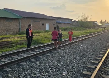 Foto: KAI Divre I Sumut Imbau Warga Jauhi Jalur Rel demi Cegah Fatalitas Kecelakaan Kereta Api 9