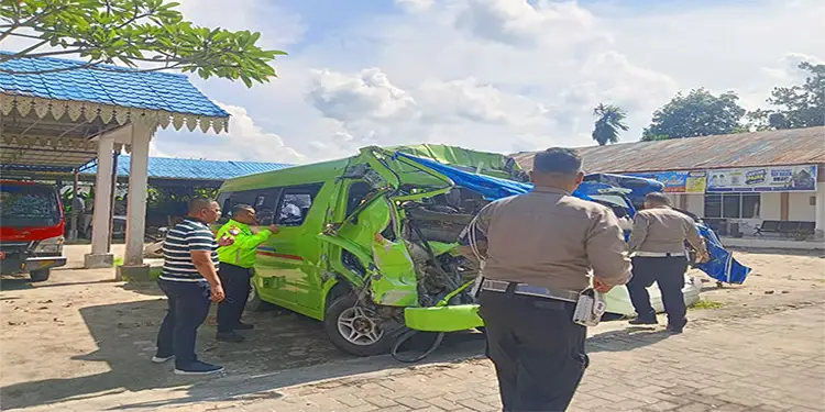 Foto: Insiden kecelakaan lalu lintas fatal terjadi di ruas Tol Lima Puluh–Indrapura KM 118+400 jalur B, tepatnya di wilayah Desa Tanjung Muda, Kecamatan Air Putih, Kabupaten Batu Bara, Minggu (21/6/2026).(Istimewa)