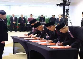 Foto: Ketua Dewan Komisioner OJK Friderica Widyasari Dewi Lantik Lima Pejabat Pimpinan Satuan Kerja 4