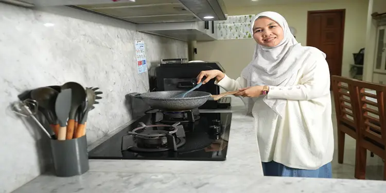 Foto: Program Bedah Dapur GasKita 2026 membuktikan bahwa pemanfaatan gas bumi lewat GasKita tidak sekadar menyajikan efisiensi energi, namun mampu berkontribusi dalam menaikkan kualitas hunian dan kenyamanan keluarga.(Dok:PGN)