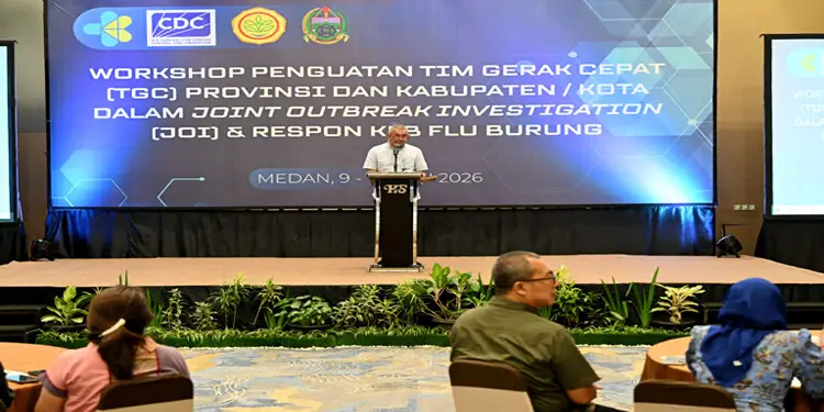 Foto: Penjabat Sekdapro Sumut Sulaiman Harahap di dampingi Kadis Kesehatan Provinsi Sumut Muhammad Faisal Hasrimy membuka workshop penguatan TGC Provinsi dan Kabupaten/Kota terkait JOI dan respons KLB Flu Burung di Hotel Santika Medan, Selasa (9/6/26).Dok:Diskominfo Sumut)