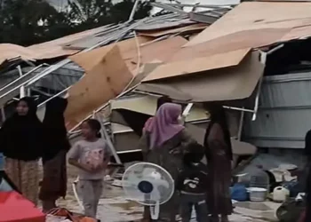 Foto: Puluhan Unit Huntara Penyintas Banjir di Langkahan Aceh Utara Rusak Diterjang Angin Kencang 12
