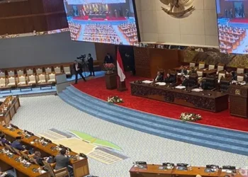 Foto: Rapat Paripurna DPR Resmi Sahkan Revisi UU Kepolisian Menjadi Undang-Undang Terbaru 8