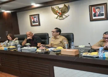 Foto: Rapat dengan Wali Kota, Pansus DPRD Medan Sarankan Aset di Pasar Petisah Dijual ke Penghuninya 26