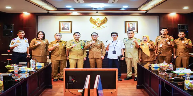 Foto: Wakil Wali Kota Medan H. Zakiyuddin Harahap saat
memimpin jalannya rapat lanjutan mengenai persiapan pembangunan RSUD Dr Pirngadi Medan di Balai Kota pada Senin (15/6/2026).(Dok:Diskominfo Medan)