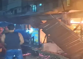 Foto: Tiga Rumah Kopel di Jalan Sisingamangaraja Kota Tebing Tinggi Ludes Terbakar 20