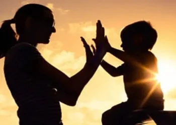 Foto: Tips Menjadi Orang Tua yang Sabar Cara Melatih Keterampilan Mengelola Emosi dalam Pengasuhan Menurut Psikologi 7