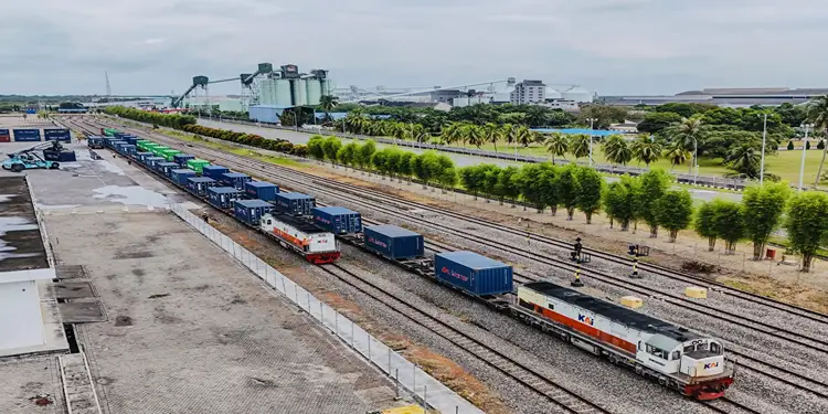 Foto: KAI Divre I SU mencatat jumlah volume pengiriman logistik sepanjang rentang bulan Januari sampai Mei 2026 sukses menembus angka 318.482 ton.(Dok:KAI Divre I SU)
