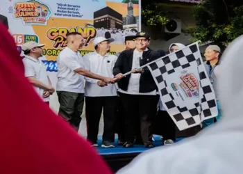 Foto: Wali Kota Rico Waas Lepas Ribuan Peserta Fun Walk Pekan Kuliner Halal, Aman, dan Sehat MUI Kota Medan 2026 9