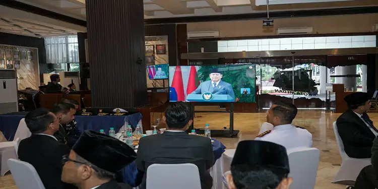Foto: Prosesi Upacara Peringatan Hari Lahir Pancasila Tahun 2026 diikuti secara virtual oleh Wali Kota Medan Rico Tri Putra Bayu Waas dengan penuh khidmat dan semangat kebangsaan dari area Lobby Kantor Wali Kota Medan pada Senin (1/6/2026).(Dok:Diskominfo Medan)