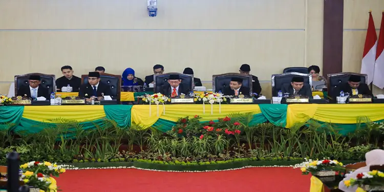 Foto: Dari Kiri ke Kanan; Wakil Wali Kota Medan Zakiyuddin Harahap, Wali Kota Medan Rico Waas, Ketua DPRD Medan Wong Chun Sen, Wakil Ketua DPRD Medan Rajudin Sagala, Zulkanaen, dan Hadi Suhendra pada Rapat Paripurna Peringatan Hari Jadi Kota Medan ke-436.