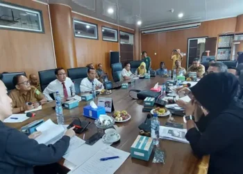 Foto: DPRD Medan Minta Dinas SDABMBK Bongkar Taman di Depan Hermes Place Polonia 27