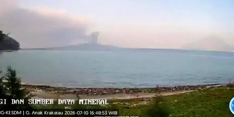 Foto: Status Gunung Anak Krakatau masih berada di Level III (Siaga).(Sumber : Magma Indonesia/PVMBG/Kementerian ESDM)
