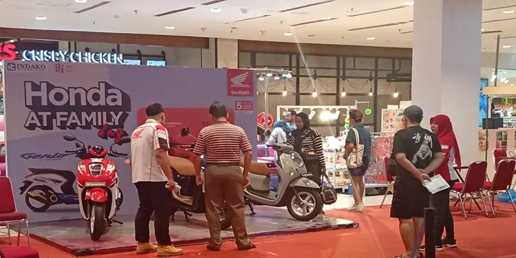 Foto: Honda AT Family Day di Elite One Badminton Centre dan Plaza Medan Fair ini berhasil menarik antusiasme masyarakat untuk mengenal serta menguji secara langsung berbagai lini skutik unggulan Honda.(Ist)