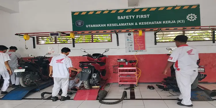 Foto: PT Indako Trading Coy menghadirkan berbagai program pembinaan bagi SMK binaan Honda melalui langkah nyata penguatan pendidikan vokasi. (Ist)