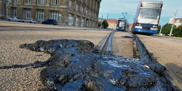 Foto: Operasi trem di Kota Leipzig terpaksa dihentikan sementara setidaknya hingga Senin (29/6) pagi waktu setempat akibat jalur rel yang melepuh.(Euronews)