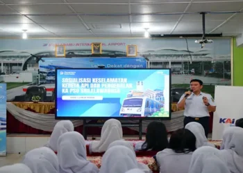 Foto: KAI Bandara Edukasi Ratusan Siswa SMAN 1 Lubuk Pakam Mengenai Keselamatan Kereta 21