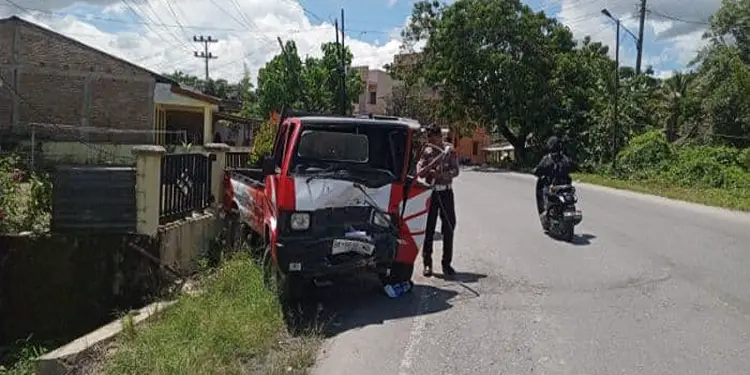 Foto: Insiden kecelakaan lalu lintas yang melibatkan mobil pikap dan mobil kijang, Rabu (1/7/2026).(Foto:Mistar.id)