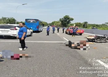 Foto: Kecelakaan di Jalan Arteri Bandara Kualanamu Mobil Brio Tabrak Betor Bermuatan Delapan Orang 21
