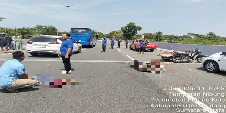 Foto: Insiden kecelakaan lalu lintas terjadi di Jalan Arteri Bandara Kualanamu, persis di atas jembatan sebelum fly over bandara, Desa Penara Kebun, Kecamatan Tanjung Morawa, Kabupaten Deli Serdang, Selasa (7/7/2026).(Istimewa)