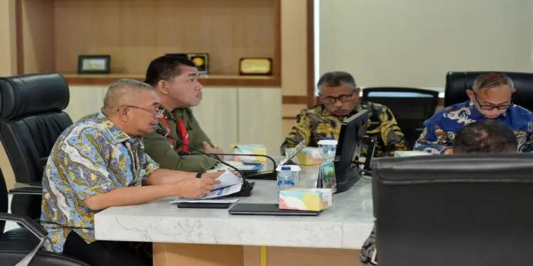 Foto: Pj Sekda Provinsi Sumatera Utara (Sumut) Sulaiman Harahap memimpin Rapat Koordinasi Persiapan Pelaksanaan Jamda Gerakan Pramuka Sumut XI Tahun 2026 di Ruang Rapat I Kantor Gubernur Sumut Jalan Diponegoro Kota Medan, Jumat (3/7/2026).(Dok:Diskominfo Sumut)