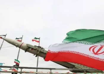 Foto: Militer Iran Klaim Gempur Pangkalan Jet Tempur dan Armada Kelima AS 1