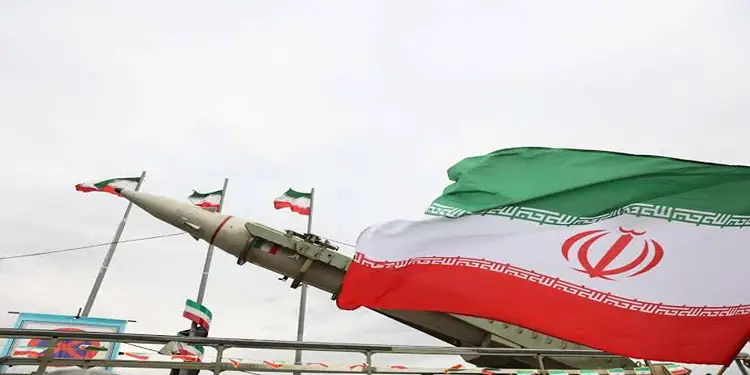 Foto: Militer Iran Klaim Gempur Pangkalan Jet Tempur dan Armada Kelima AS