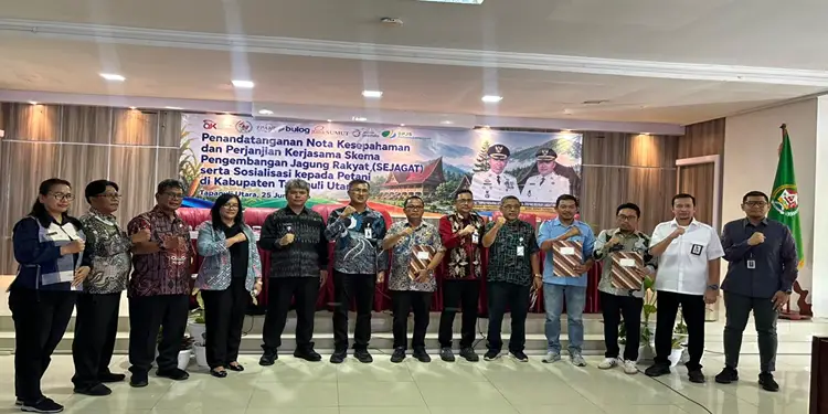 Foto: OJK Sumut bersama Pemkab Tapanuli Utara bersepakat untuk menjalin kerja sama dalam hal pengembangan jagung rakyat.(Dok:OJK Sumut)