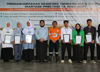 Foto: PT Agincourt Resources Salurkan Beasiswa Martabe Prestasi Rp5,29 Miliar 21